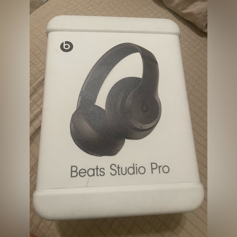 Beats Studio Pro - Wireless Noise Cancelling Over-the-Ear Headphones